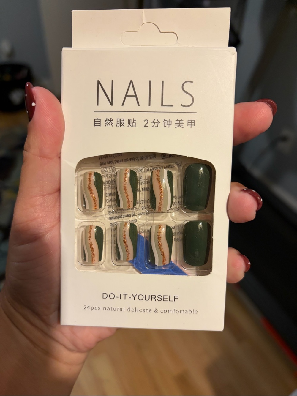 Green & Cream Do-It-Yourself Press-On Nail Set